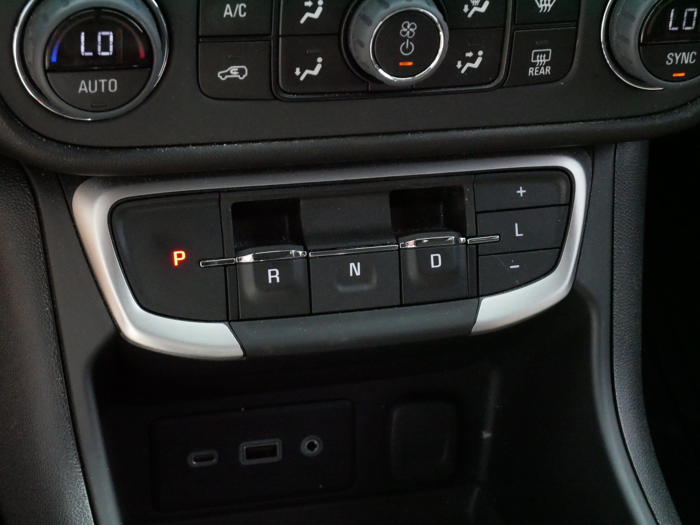 Used 2024 GMC Terrain SLE w/ Driver Convenience Package AWD/4WD image 24