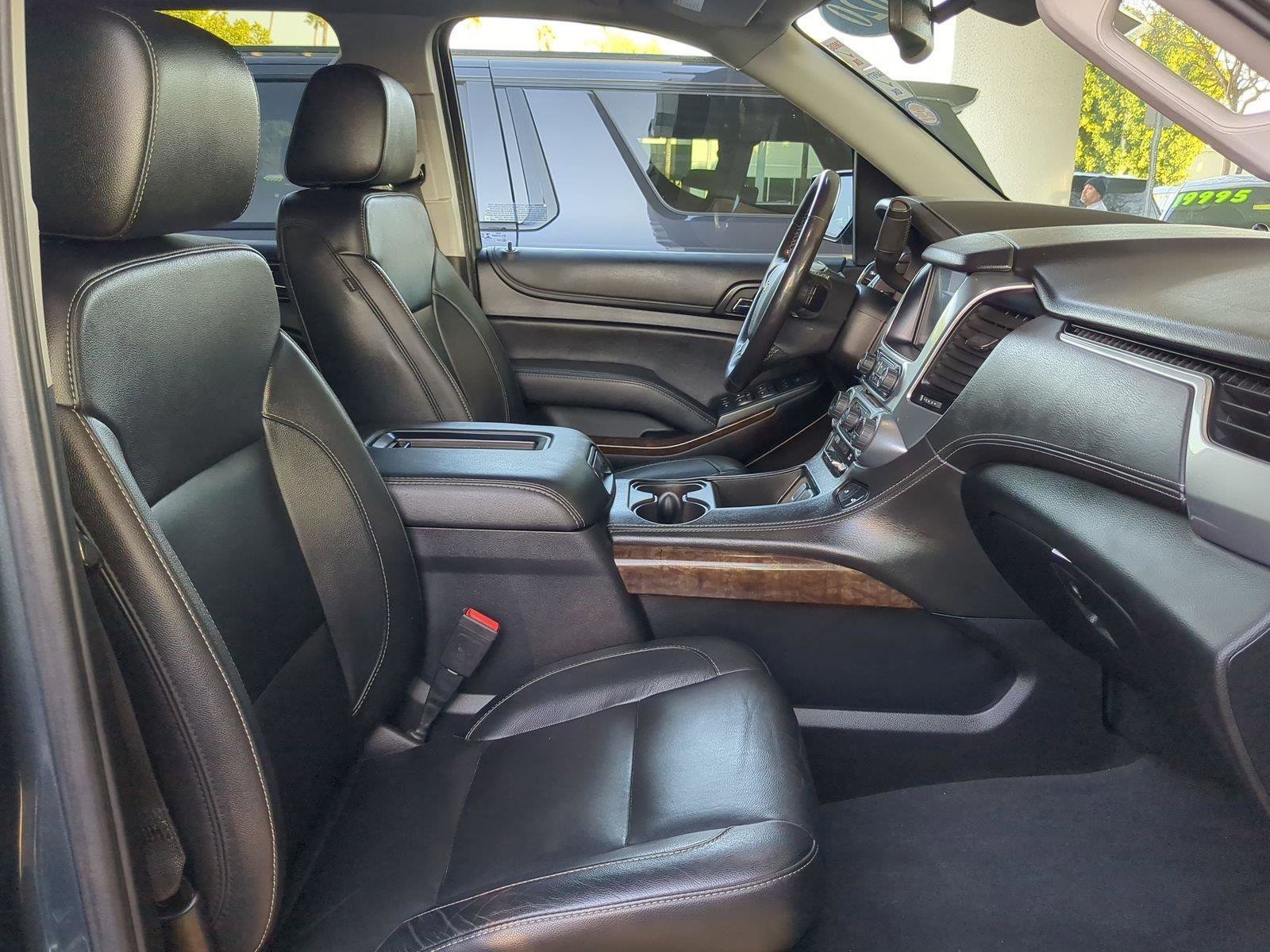 Used 2020 Chevrolet Suburban LT image 32