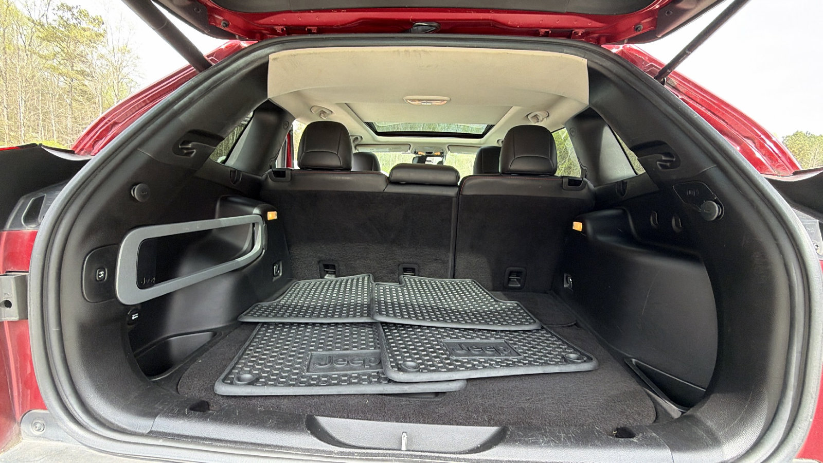 Used 2015 Jeep Cherokee Trailhawk w/ Comfort/Convenience Group image 13