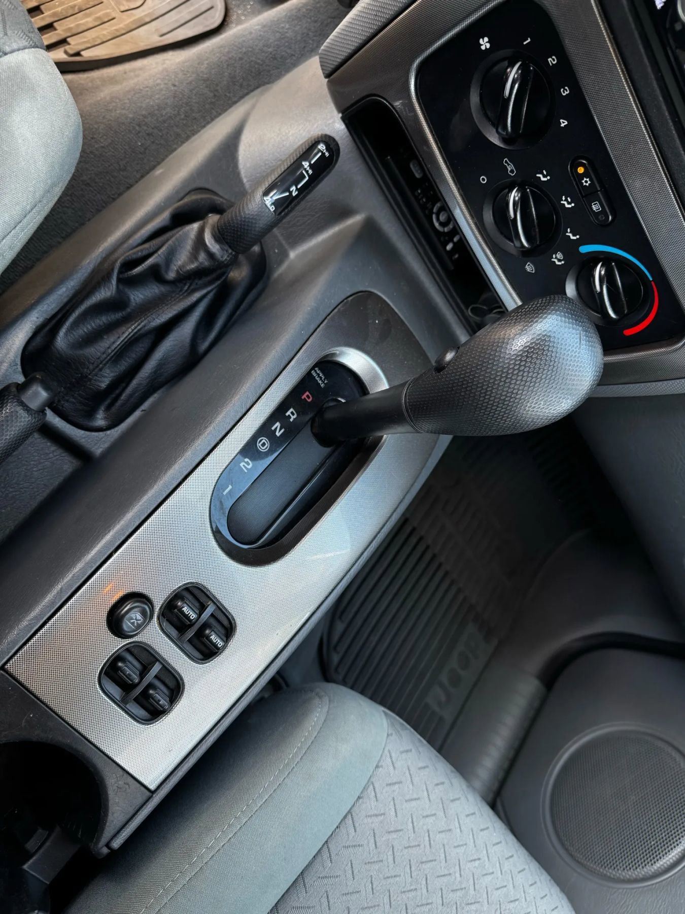 Used 2005 Jeep Liberty Renegade image 18