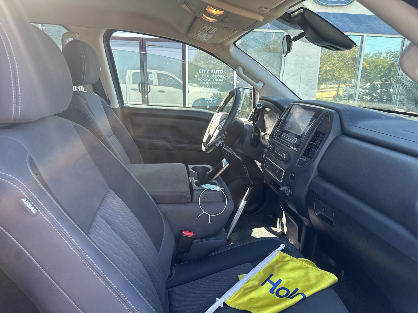 Used 2023 Nissan Titan S w/ S Utility Package RWD image 2