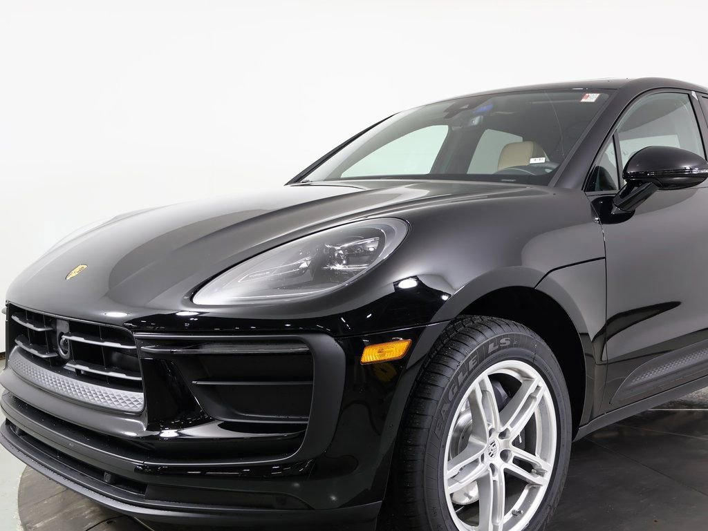 Certified 2025 Porsche Macan image 16