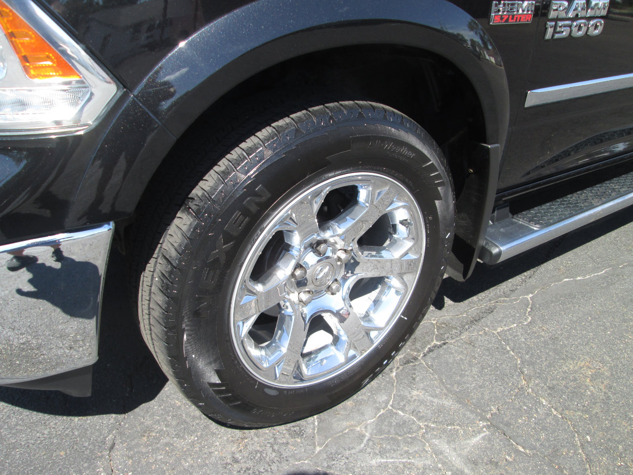 Used 2018 RAM 1500 Laramie w/ Convenience Group image 13