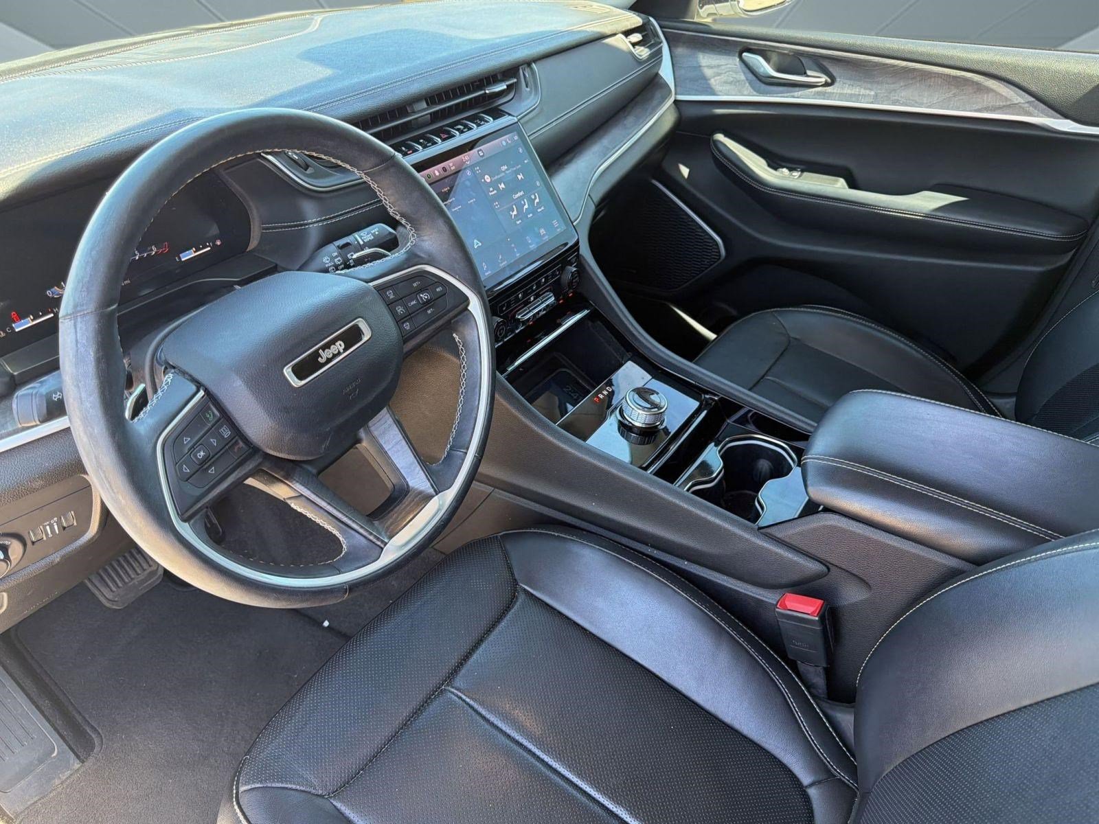 Used 2022 Jeep Grand Cherokee L Limited w/ Luxury Tech Group II image 4