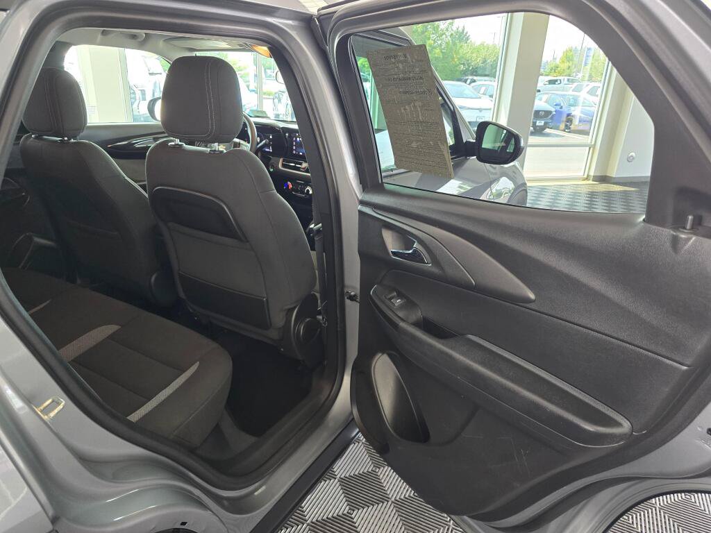 Used 2025 Chevrolet TrailBlazer LT AWD/4WD image 37