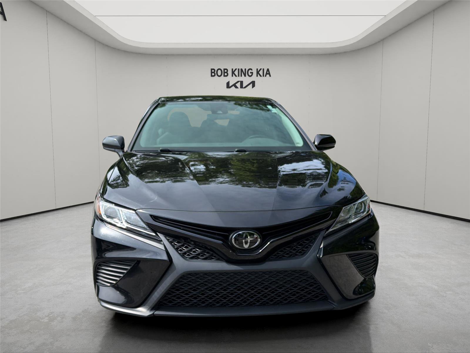Used 2019 Toyota Camry SE FWD image 8