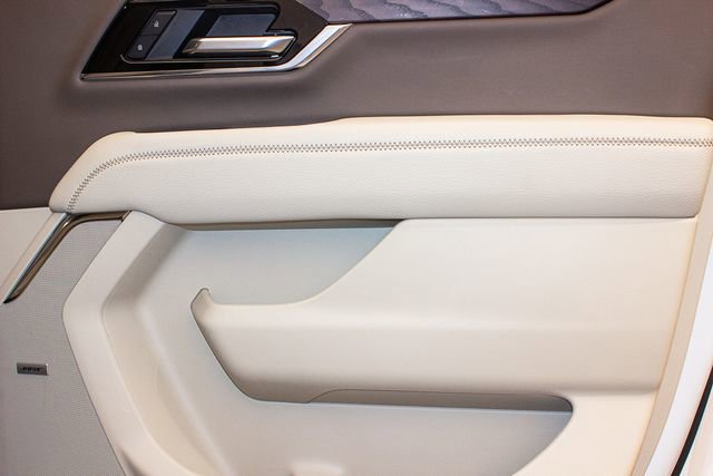 Used 2025 GMC Yukon XL Denali image 14