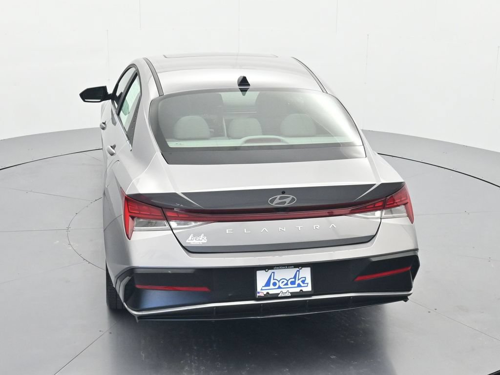 Used 2025 Hyundai Elantra SEL FWD image 34