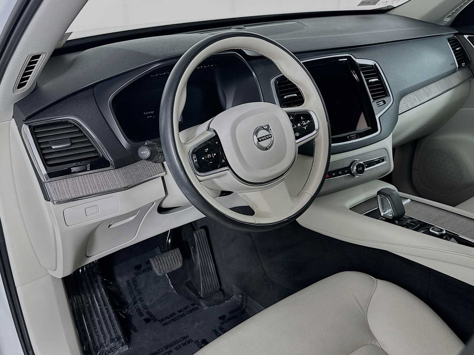 Used 2023 Volvo XC90 B5 Plus AWD/4WD image 9