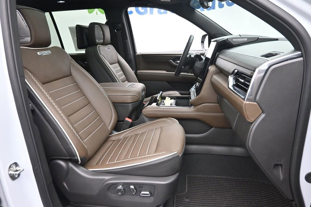Used 2026 GMC Yukon Denali Ultimate AWD/4WD image 9