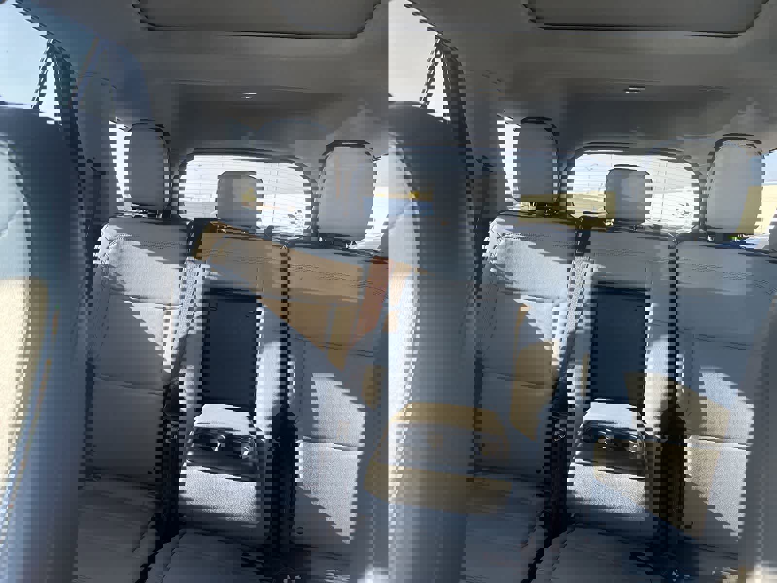 Used 2021 Ford Explorer XLT w/ Equipment Group 202A image 21