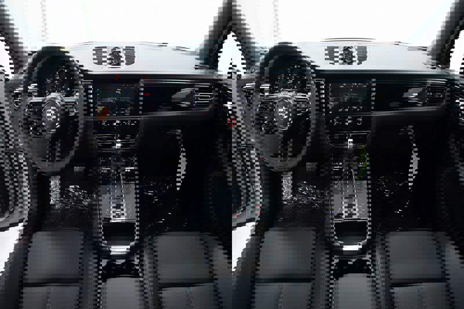 Certified 2025 Porsche Macan image 13