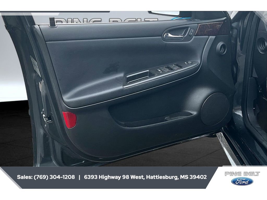 Used 2015 Chevrolet Impala LT w/ LT Sunroof Package FWD image 16