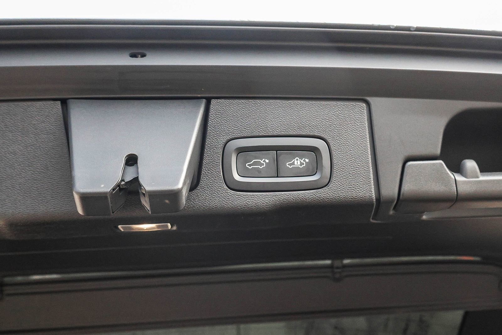 Used 2023 Volvo XC60 B5 Ultimate w/ Climate Package image 28