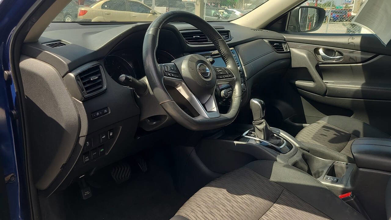 Used 2018 Nissan Rogue SV AWD/4WD image 4