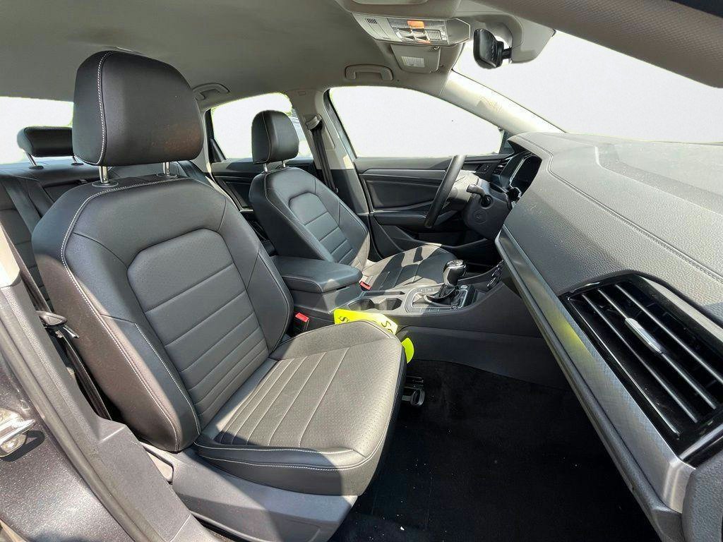 Used 2024 Volkswagen Jetta SE FWD image 12