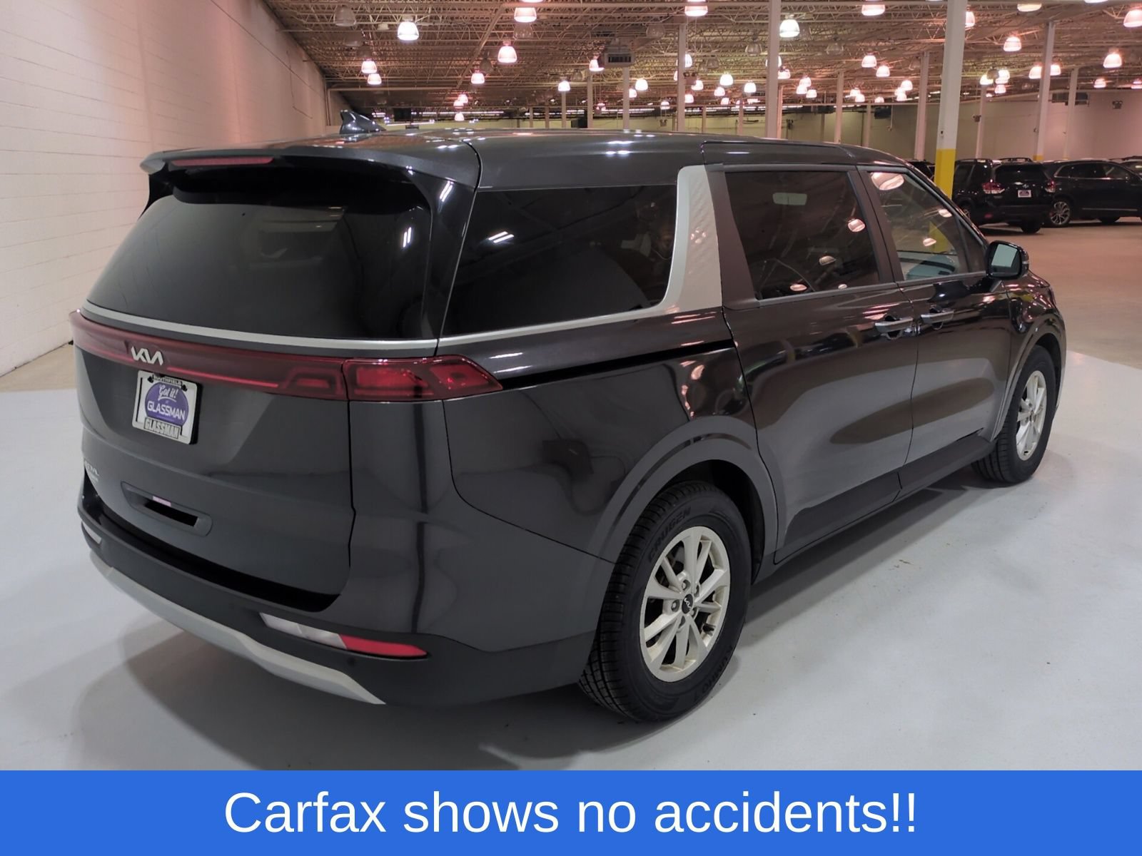 Certified 2024 Kia Carnival LX FWD image 3