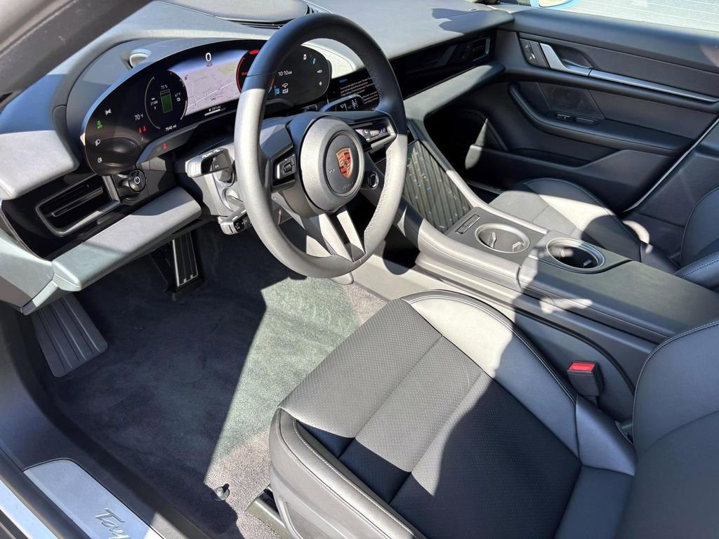 Used 2025 Porsche Taycan image 4