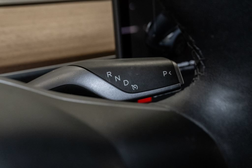 Used 2025 Tesla Model Y Long Range AWD/4WD image 14