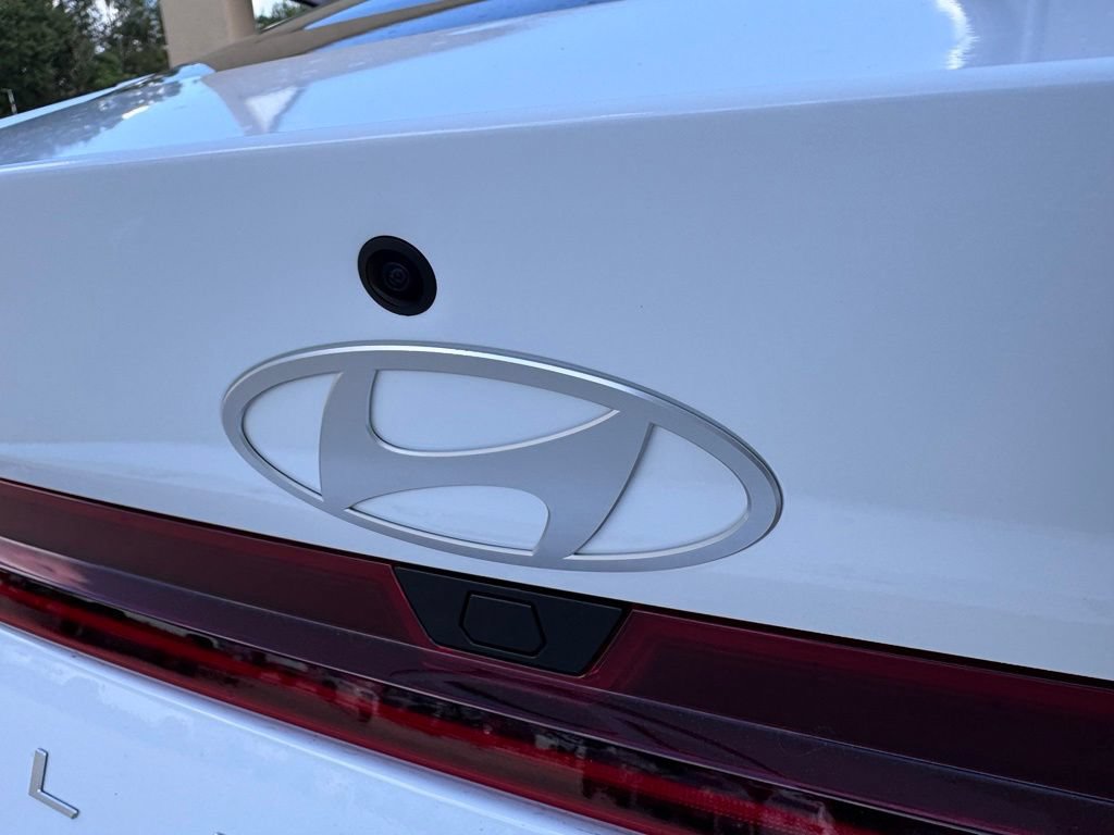 New 2026 Hyundai Elantra Limited FWD image 16