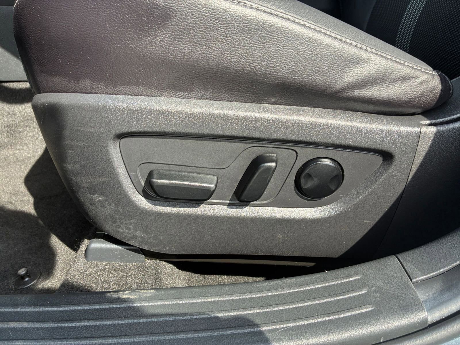 Used 2025 Nissan Versa SV image 22