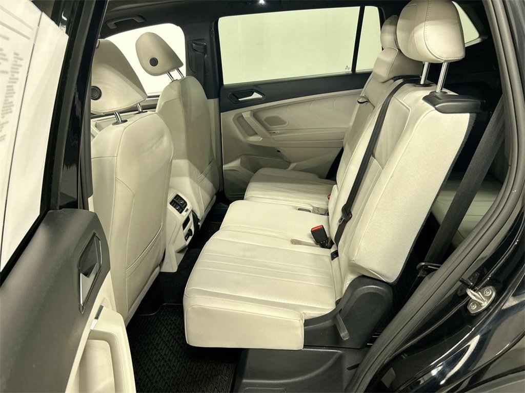 Certified 2022 Volkswagen Tiguan SE R-Line image 15
