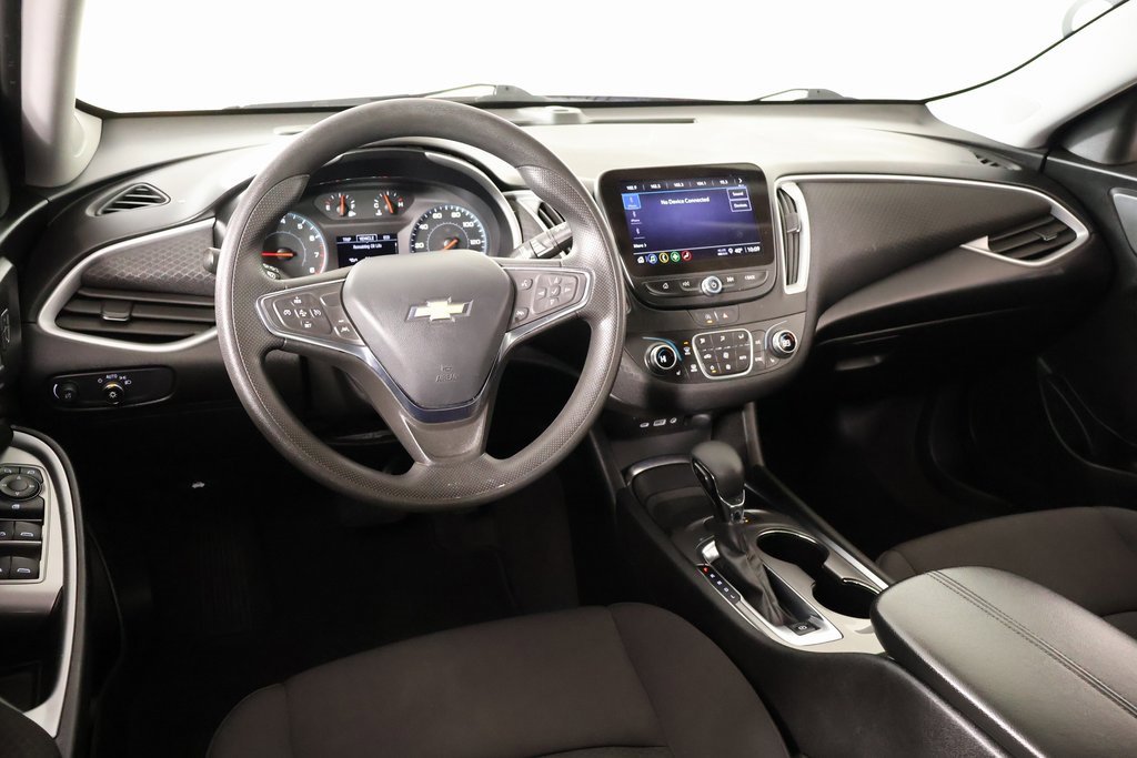 Used 2024 Chevrolet Malibu LT image 2