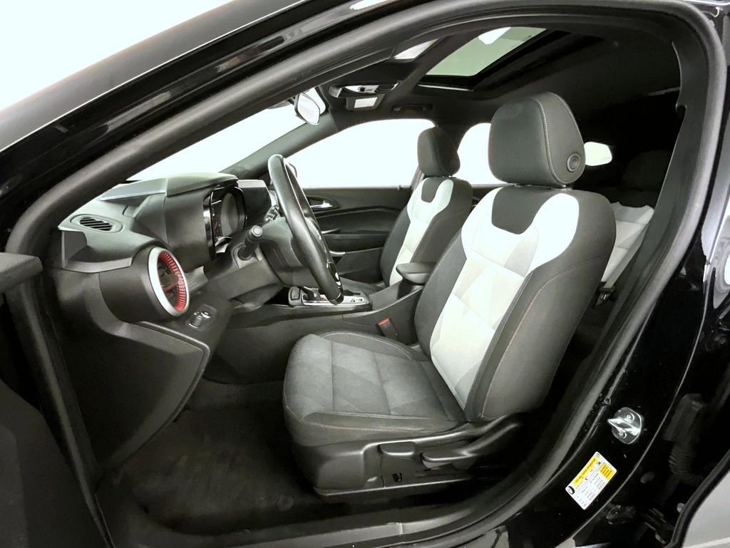 Certified 2024 Chevrolet Trax RS w/ Sunroof Package image 10