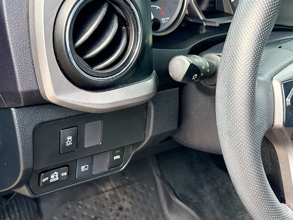 Used 2020 Toyota Tacoma SR5 RWD image 11