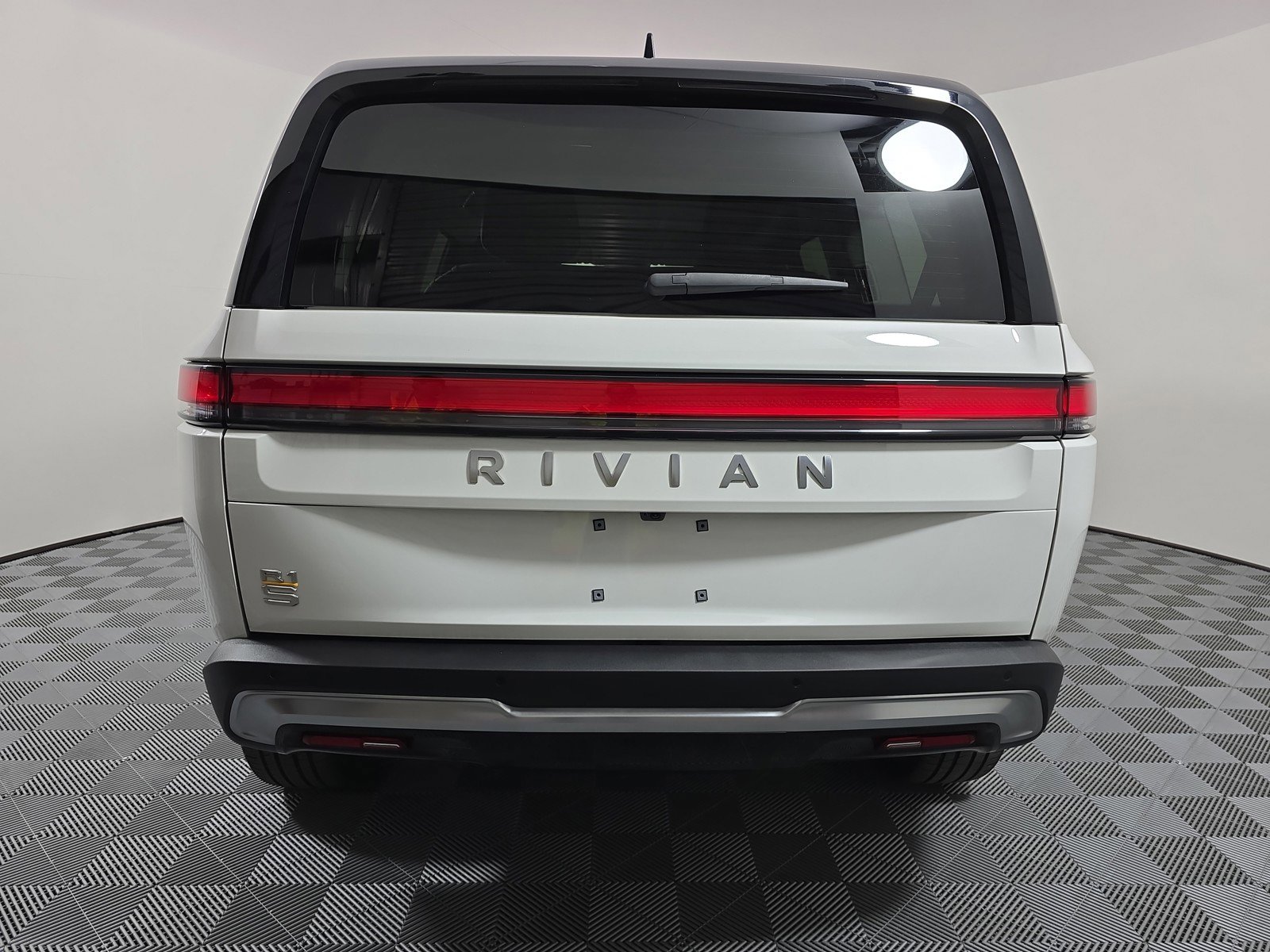 Used 2024 Rivian R1S Adventure AWD/4WD image 4