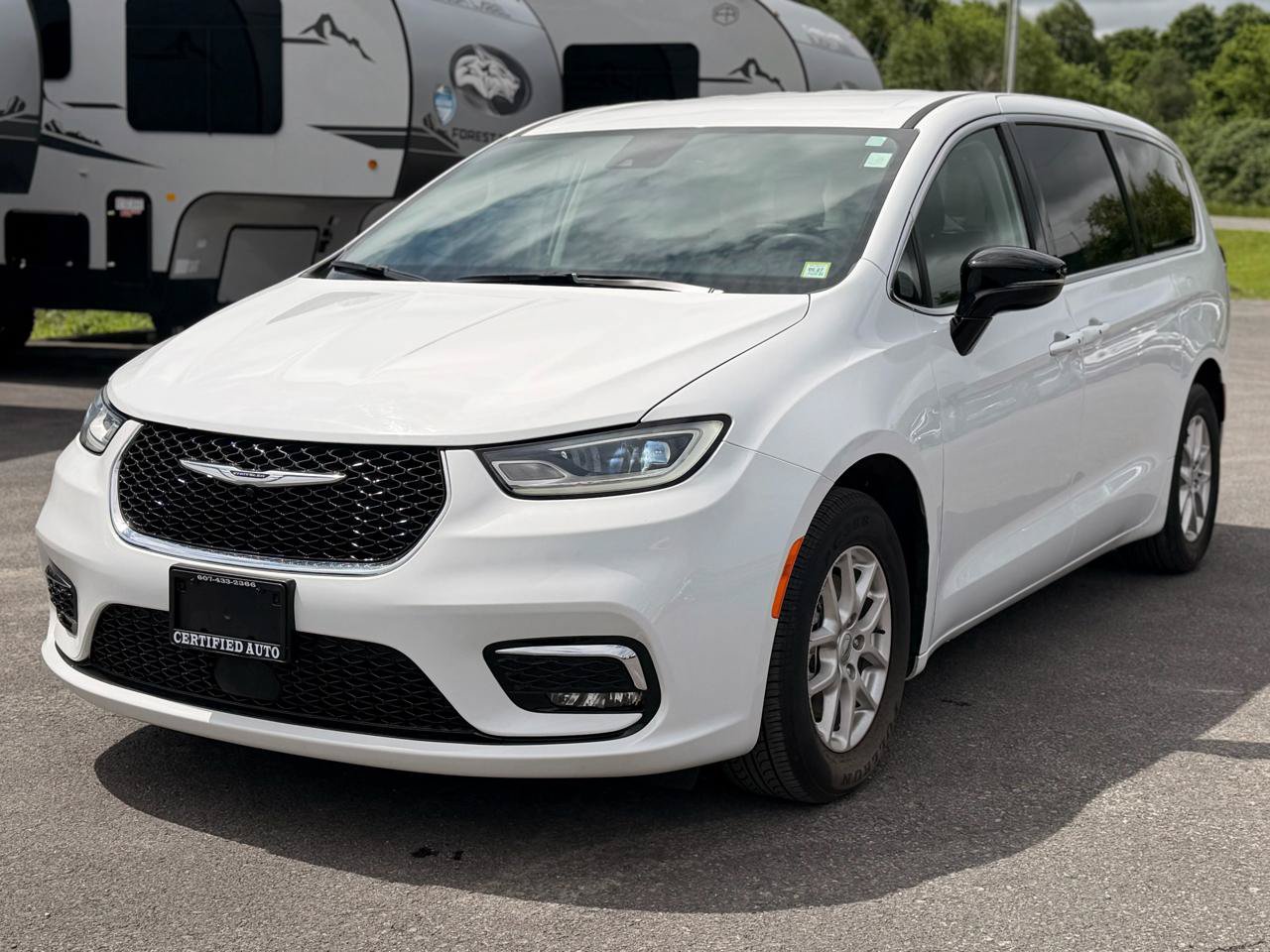 Used 2024 Chrysler Pacifica Touring-L