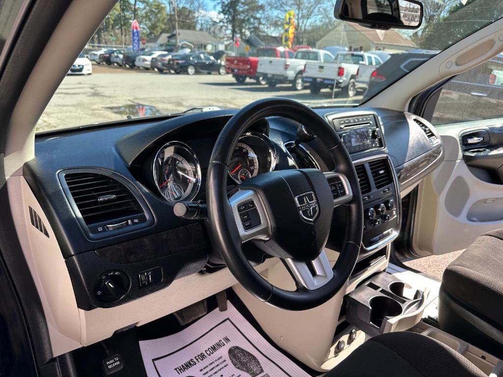 Used 2013 Dodge Grand Caravan SE image 27