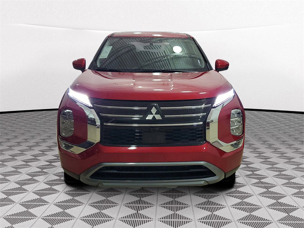 New 2025 Mitsubishi Outlander SE image 2