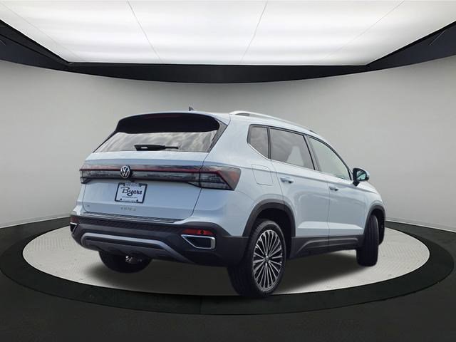New 2025 Volkswagen Taos SE image 7