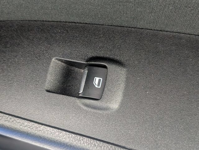 Used 2019 Ford Fusion SE FWD image 32