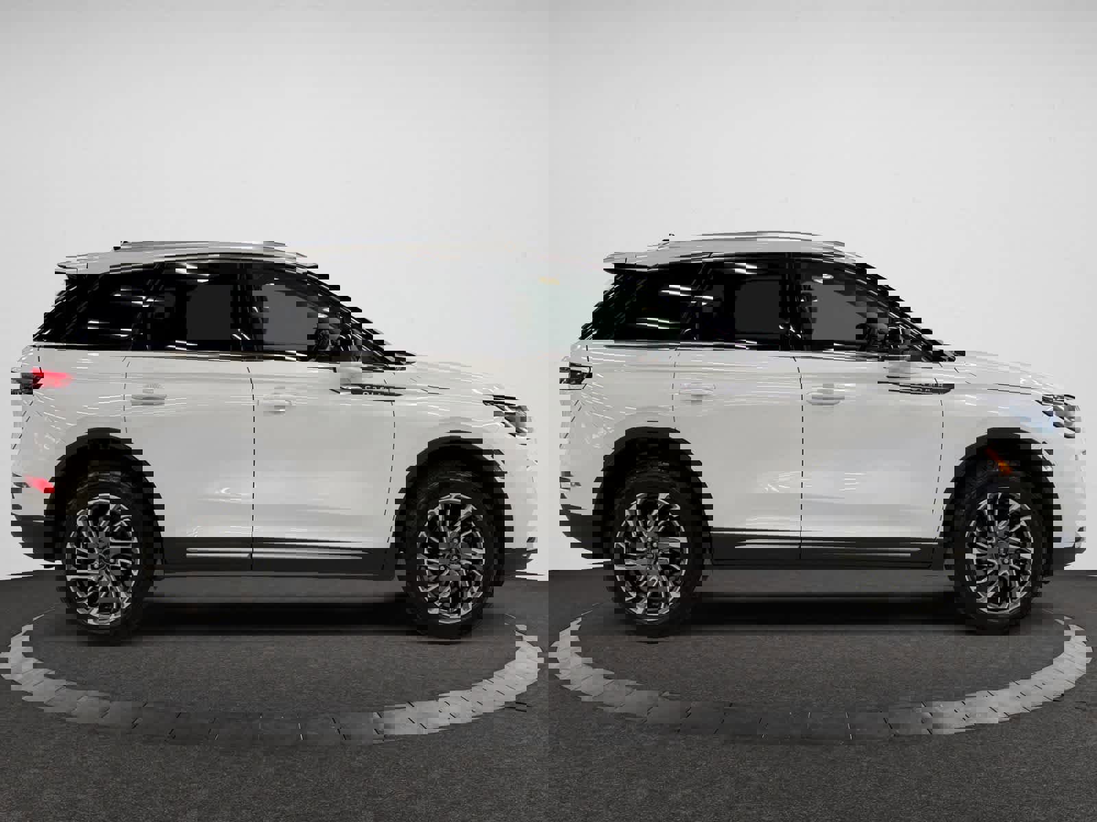 Used 2022 Lincoln Corsair AWD w/ Equipment Group 101A image 10