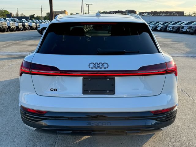 Used 2024 Audi Q8 e-tron Premium Plus AWD/4WD image 4