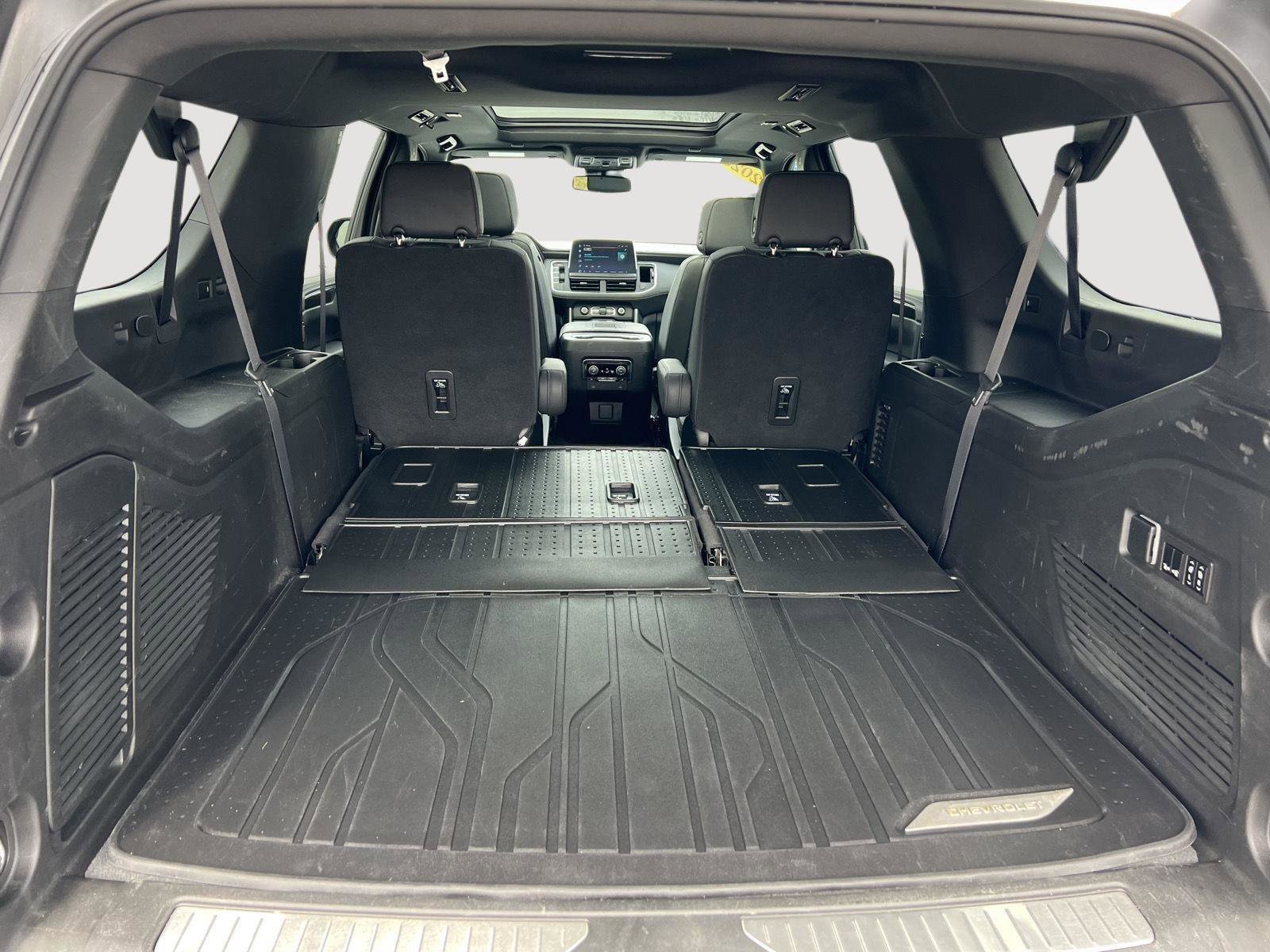 Used 2023 Chevrolet Suburban RST w/ Luxury Package image 25
