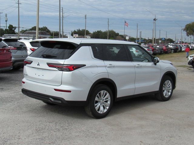 New 2026 Mitsubishi Outlander ES image 3