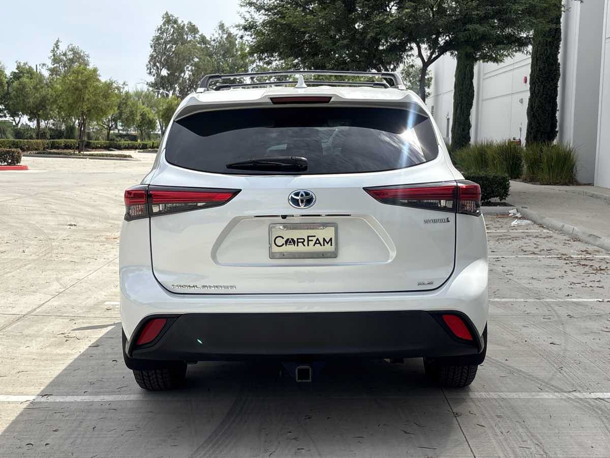 Used 2022 Toyota Highlander XLE FWD image 4