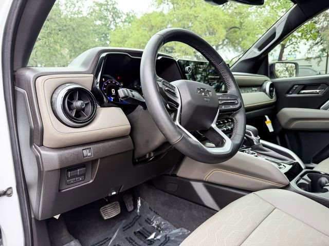 Used 2025 Chevrolet Colorado ZR2 w/ Technology Package AWD/4WD image 14