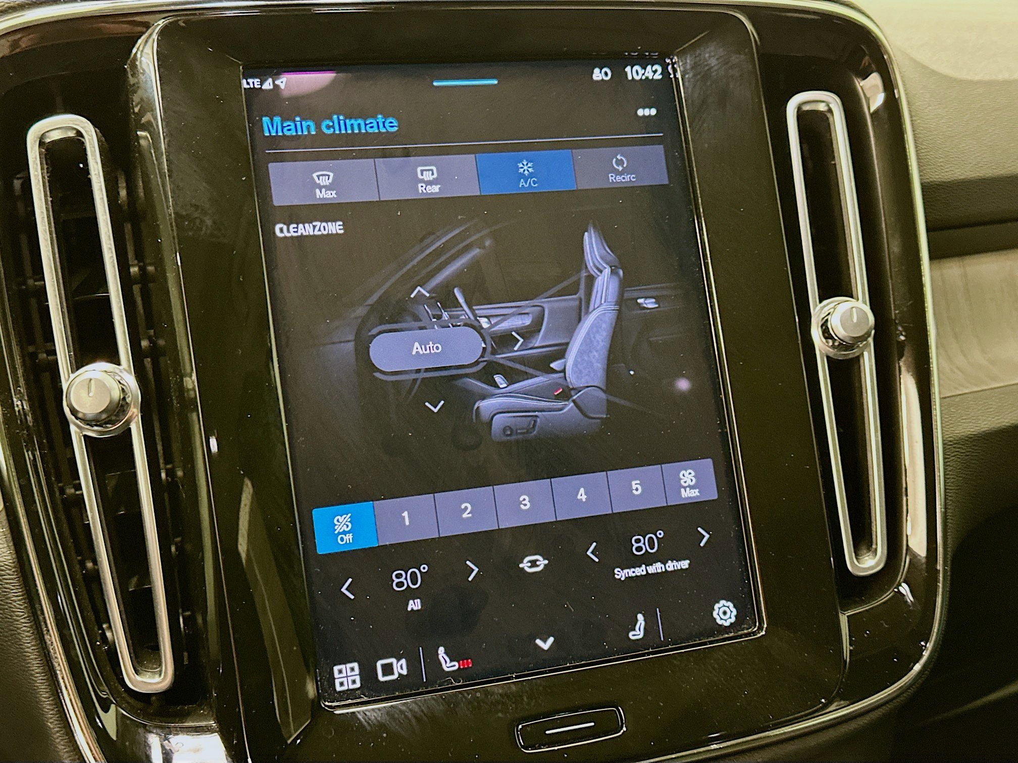 Used 2023 Volvo XC40 B5 Plus w/ Protection Package image 24