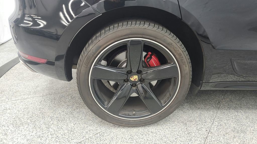 Used 2015 Porsche Macan Turbo image 23