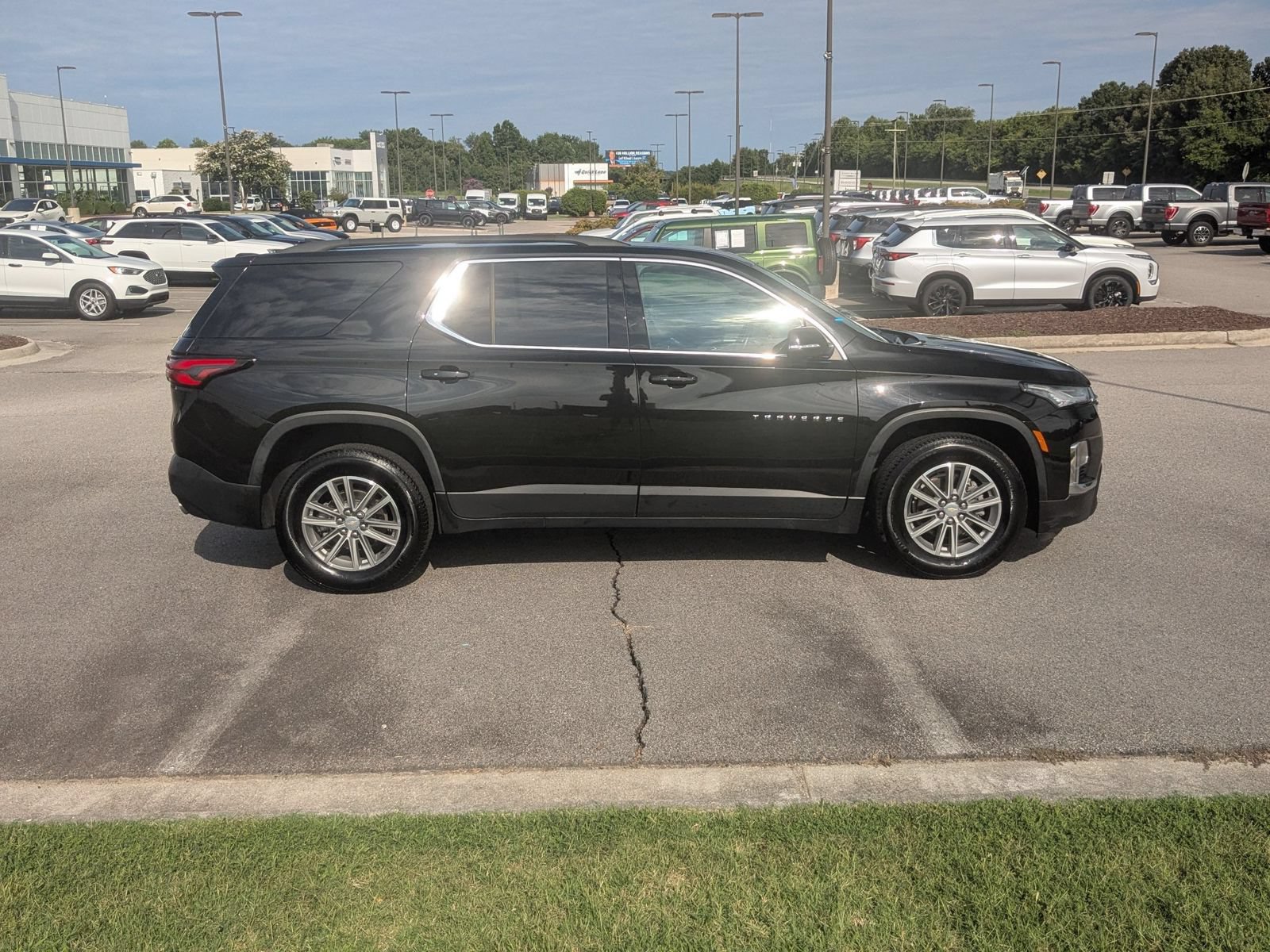 Used 2022 Chevrolet Traverse LT AWD/4WD image 2