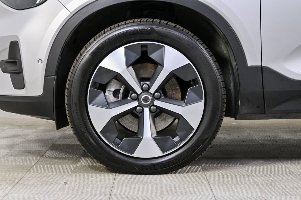 Certified 2025 Volvo XC40 B5 Plus image 36