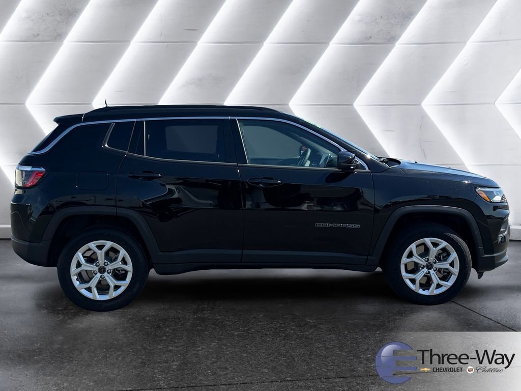 Used 2025 Jeep Compass Latitude image 6