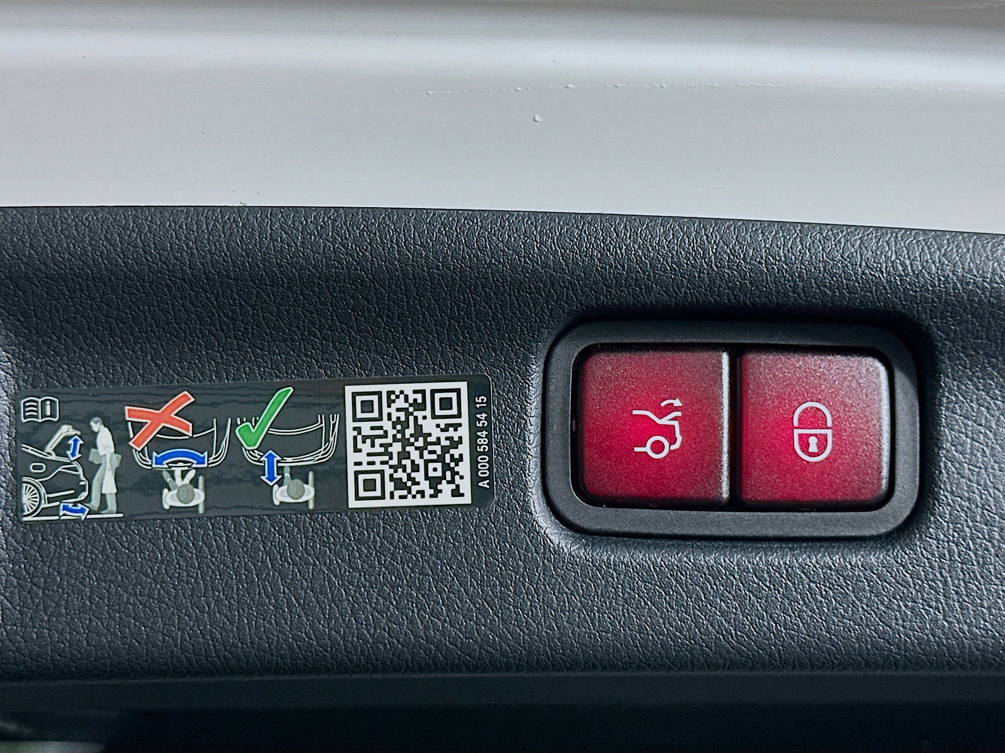 Used 2024 Mercedes-Benz C 300 Sedan image 31