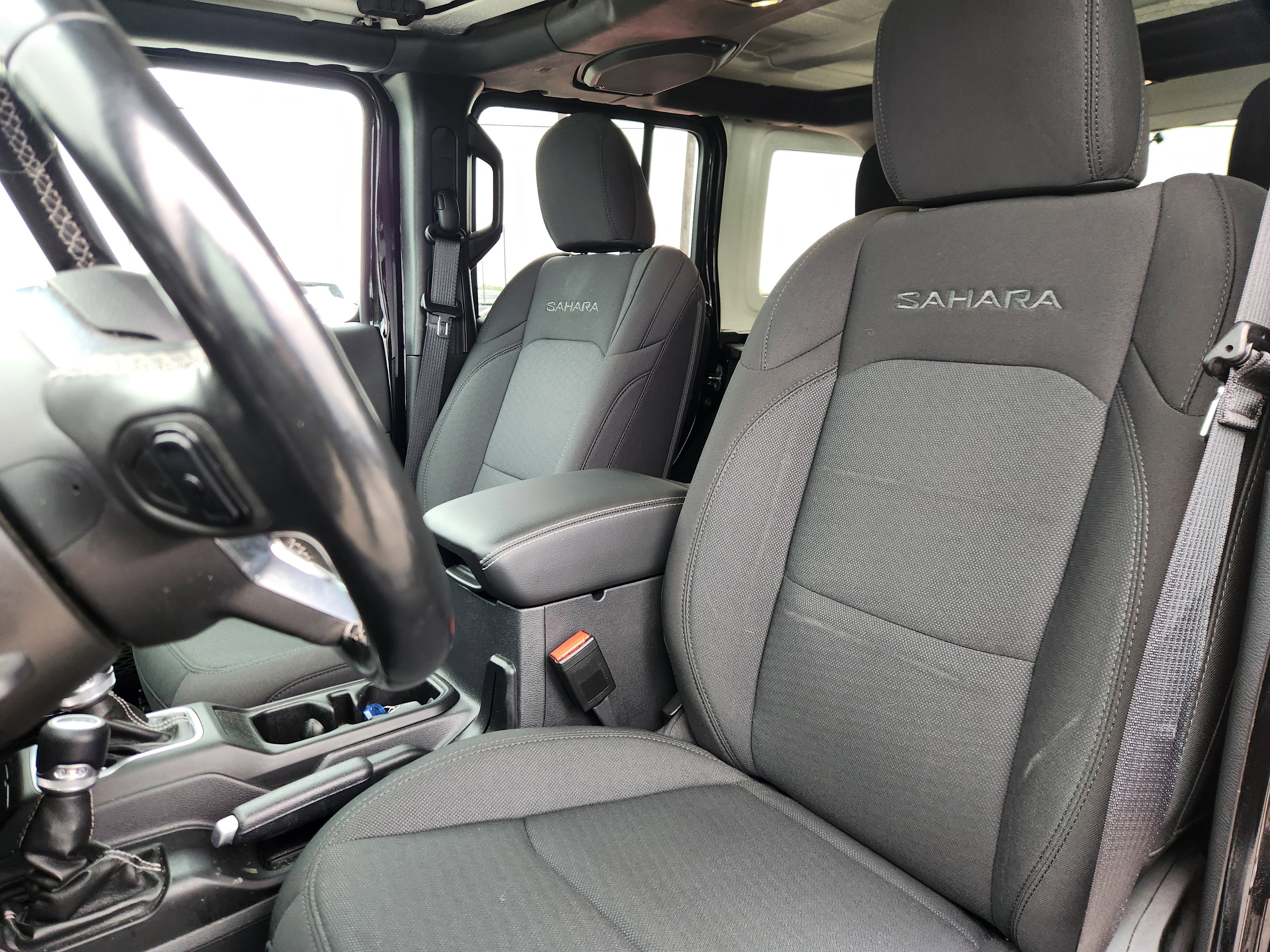 Used 2022 Jeep Wrangler Unlimited Sahara AWD/4WD image 7