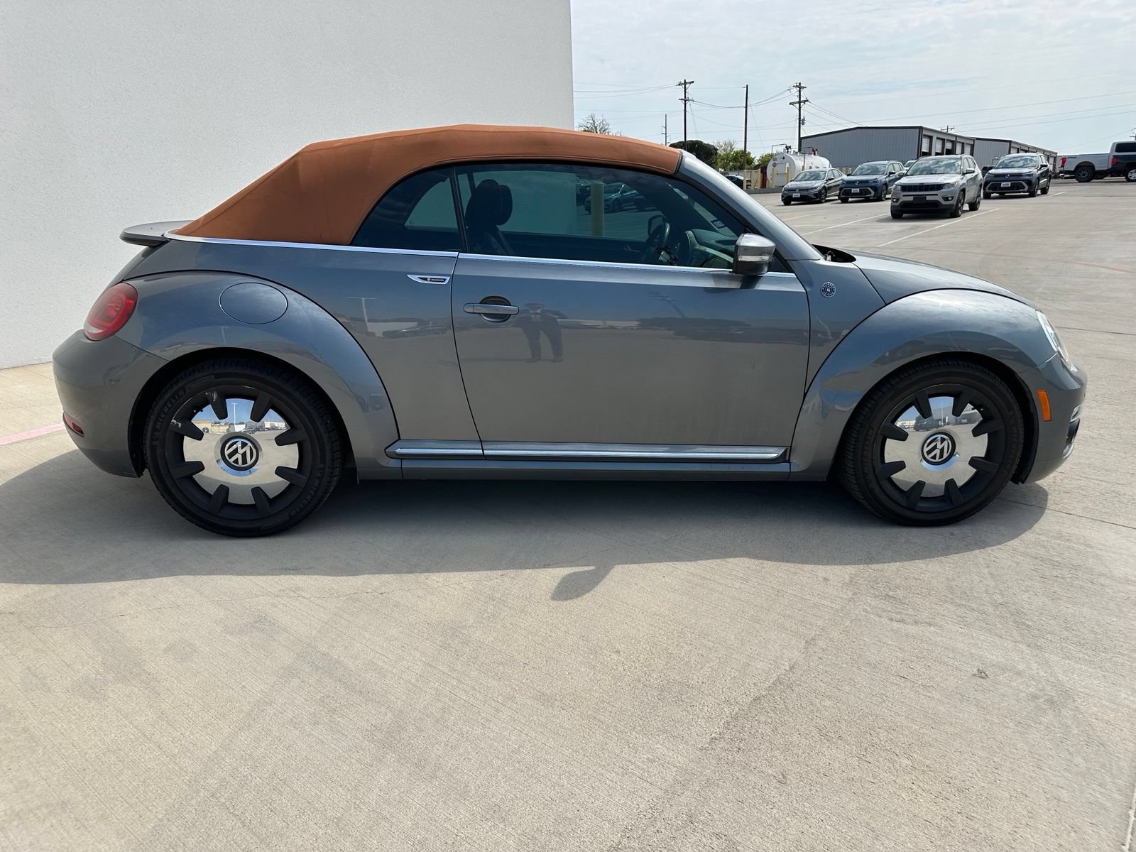 Used 2019 Volkswagen Beetle 2.0T Final Edition SEL FWD image 8
