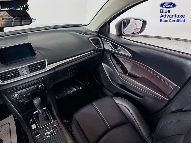 Used 2018 MAZDA MAZDA3 Touring image 24